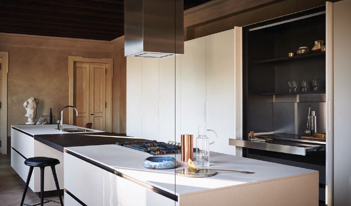 Maxima 2.2 — кухня в светлом интерьере